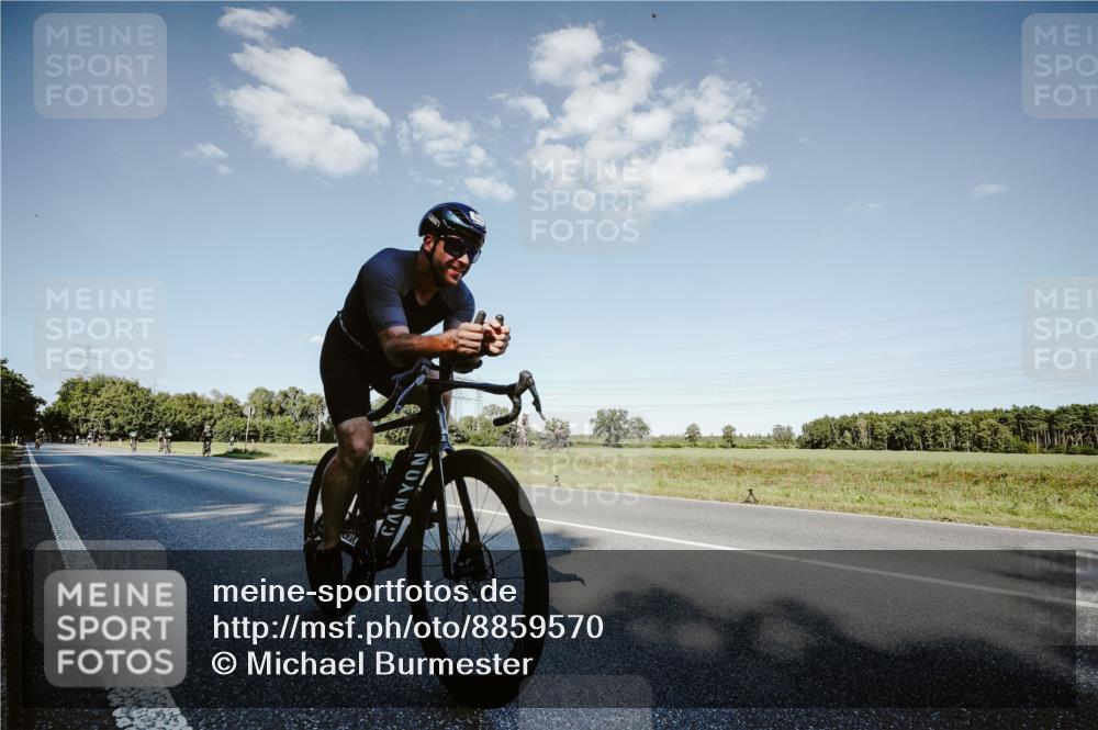 07.09.2025 - 19. Norderstedt Triathlon Michael Burmester http://msf.ph/oto/8859570 07.09.2025 15:47:23 Radfahren 1472 meine-sportfotos.de