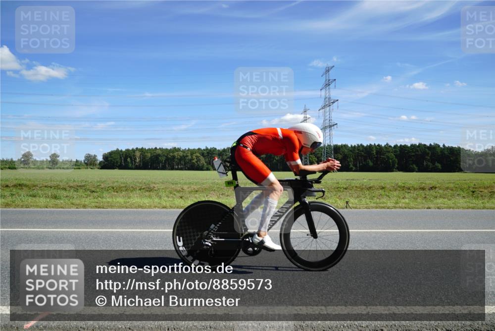 07.09.2025 - 19. Norderstedt Triathlon Michael Burmester http://msf.ph/oto/8859573 07.09.2025 13:40:46 Radfahren 975 meine-sportfotos.de