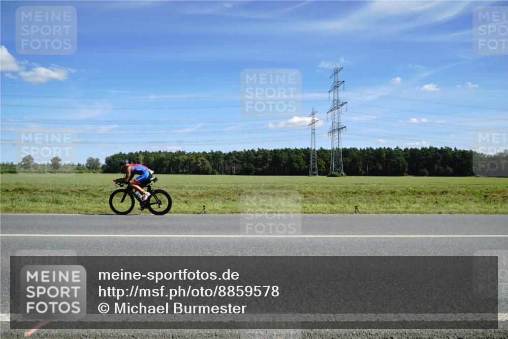 07.09.2025 - 19. Norderstedt Triathlon Michael Burmester http://msf.ph/oto/8859578 07.09.2025 13:40:50 Radfahren 1037 meine-sportfotos.de
