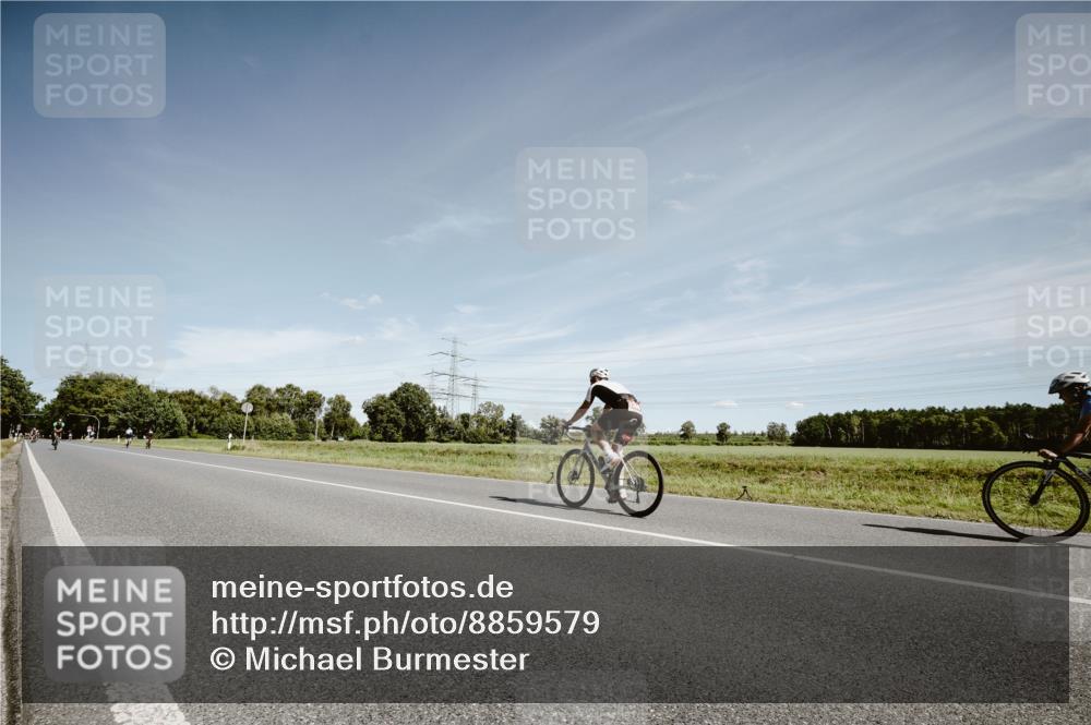 07.09.2025 - 19. Norderstedt Triathlon Michael Burmester http://msf.ph/oto/8859579 07.09.2025 12:45:41 Radfahren 1356 meine-sportfotos.de