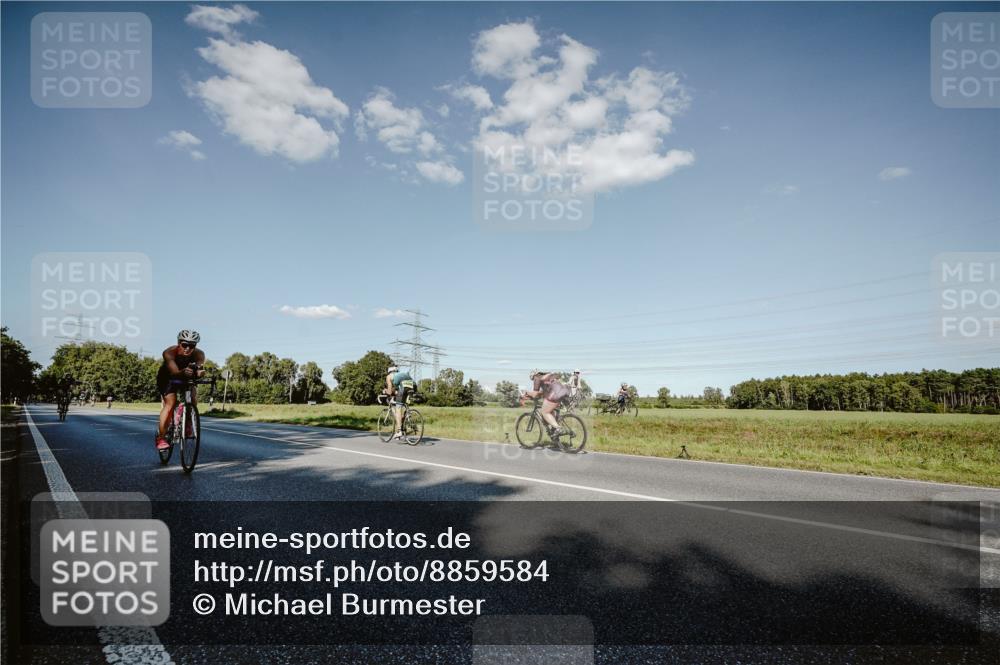 07.09.2025 - 19. Norderstedt Triathlon Michael Burmester http://msf.ph/oto/8859584 07.09.2025 15:47:28 Radfahren 464, 529 meine-sportfotos.de
