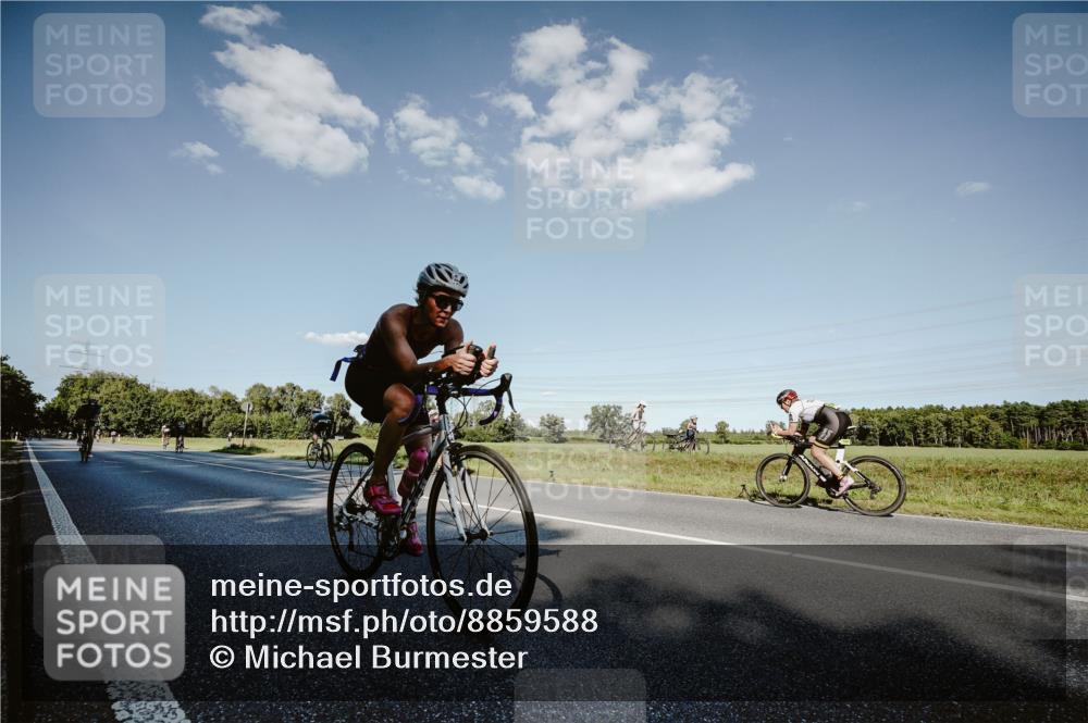 07.09.2025 - 19. Norderstedt Triathlon Michael Burmester http://msf.ph/oto/8859588 07.09.2025 15:47:29 Radfahren 464, 529 meine-sportfotos.de