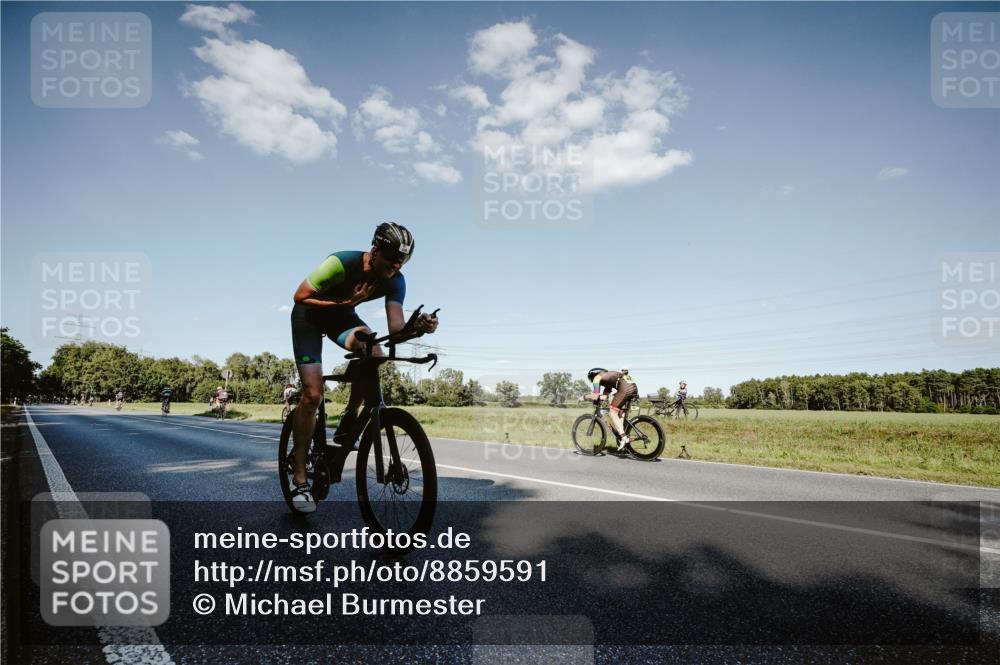 07.09.2025 - 19. Norderstedt Triathlon Michael Burmester http://msf.ph/oto/8859591 07.09.2025 15:47:30 Radfahren 464, 529 meine-sportfotos.de