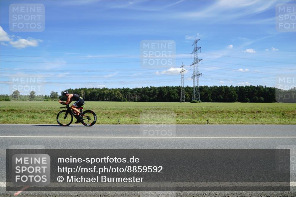 07.09.2025 - 19. Norderstedt Triathlon Michael Burmester http://msf.ph/oto/8859592 07.09.2025 13:40:55 Radfahren 1037 meine-sportfotos.de