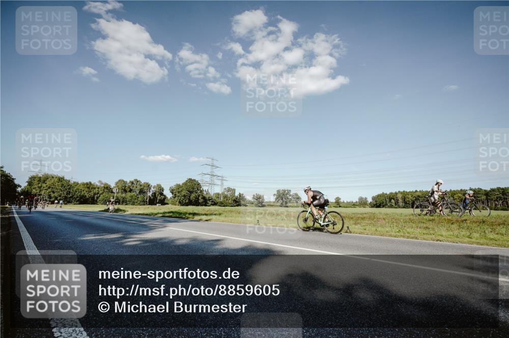 07.09.2025 - 19. Norderstedt Triathlon Michael Burmester http://msf.ph/oto/8859605 07.09.2025 15:47:37 Radfahren 412 meine-sportfotos.de