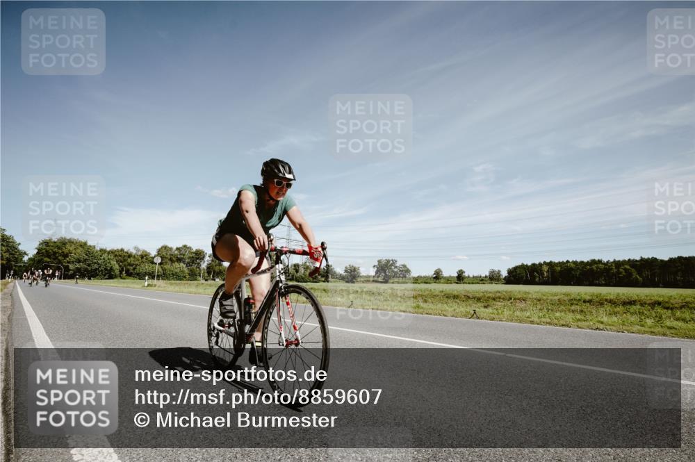 07.09.2025 - 19. Norderstedt Triathlon Michael Burmester http://msf.ph/oto/8859607 07.09.2025 12:45:58 Radfahren 305, 706 meine-sportfotos.de