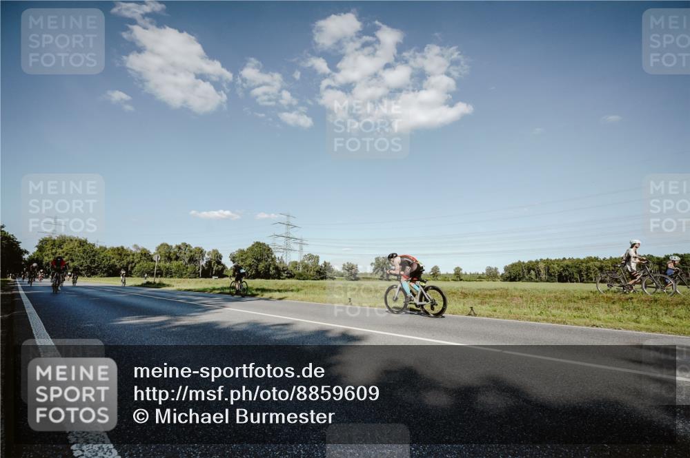 07.09.2025 - 19. Norderstedt Triathlon Michael Burmester http://msf.ph/oto/8859609 07.09.2025 15:47:38 Radfahren 412, 1415 meine-sportfotos.de