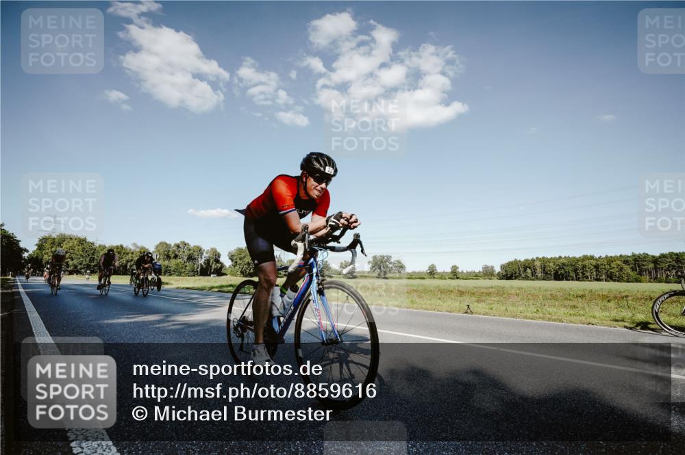 07.09.2025 - 19. Norderstedt Triathlon Michael Burmester http://msf.ph/oto/8859616 07.09.2025 15:47:40 Radfahren 412, 927, 1415, 1419, 1544 meine-sportfotos.de