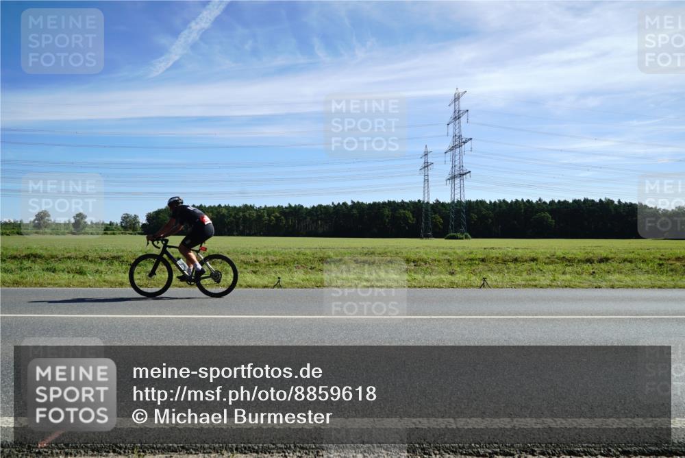07.09.2025 - 19. Norderstedt Triathlon Michael Burmester http://msf.ph/oto/8859618 07.09.2025 11:40:46 Radfahren 748 meine-sportfotos.de