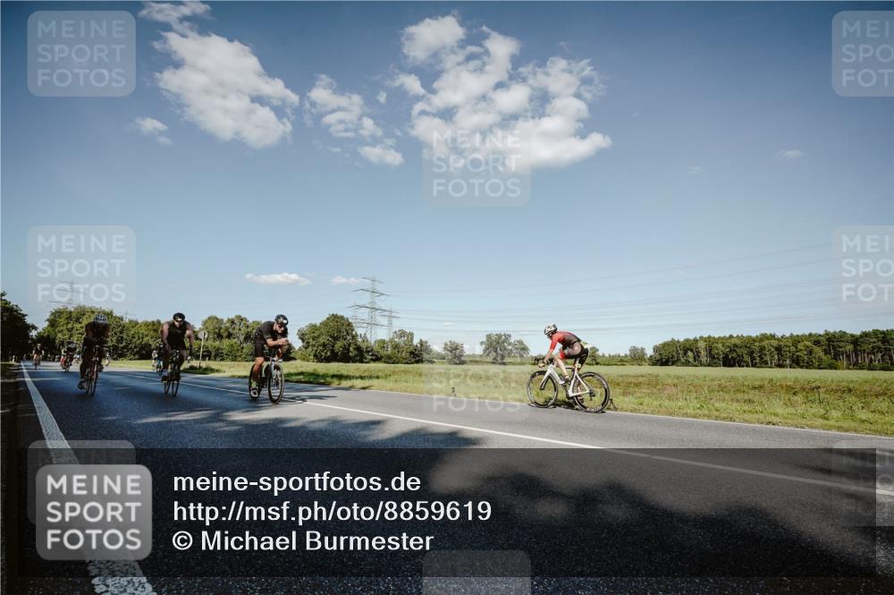 07.09.2025 - 19. Norderstedt Triathlon Michael Burmester http://msf.ph/oto/8859619 07.09.2025 15:47:41 Radfahren 412, 927, 1415, 1419, 1544 meine-sportfotos.de