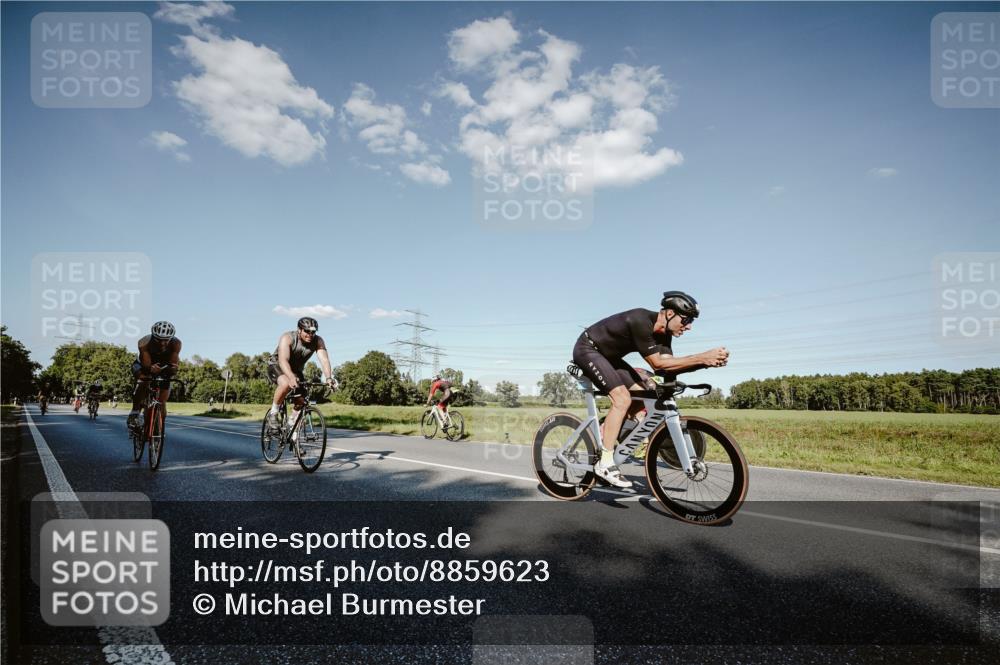 07.09.2025 - 19. Norderstedt Triathlon Michael Burmester http://msf.ph/oto/8859623 07.09.2025 15:47:41 Radfahren 412, 927, 1415, 1419, 1544 meine-sportfotos.de