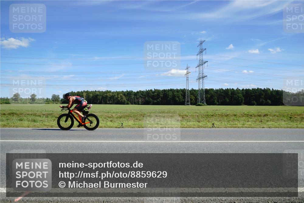 07.09.2025 - 19. Norderstedt Triathlon Michael Burmester http://msf.ph/oto/8859629 07.09.2025 13:41:31 Radfahren 876 meine-sportfotos.de