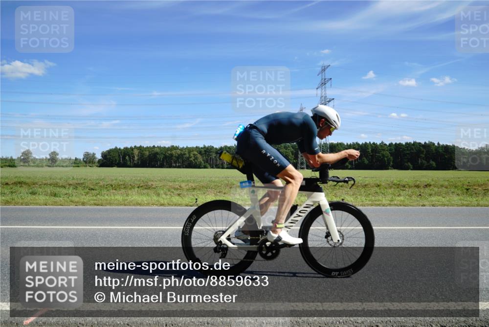 07.09.2025 - 19. Norderstedt Triathlon Michael Burmester http://msf.ph/oto/8859633 07.09.2025 13:41:34 Radfahren 876 meine-sportfotos.de