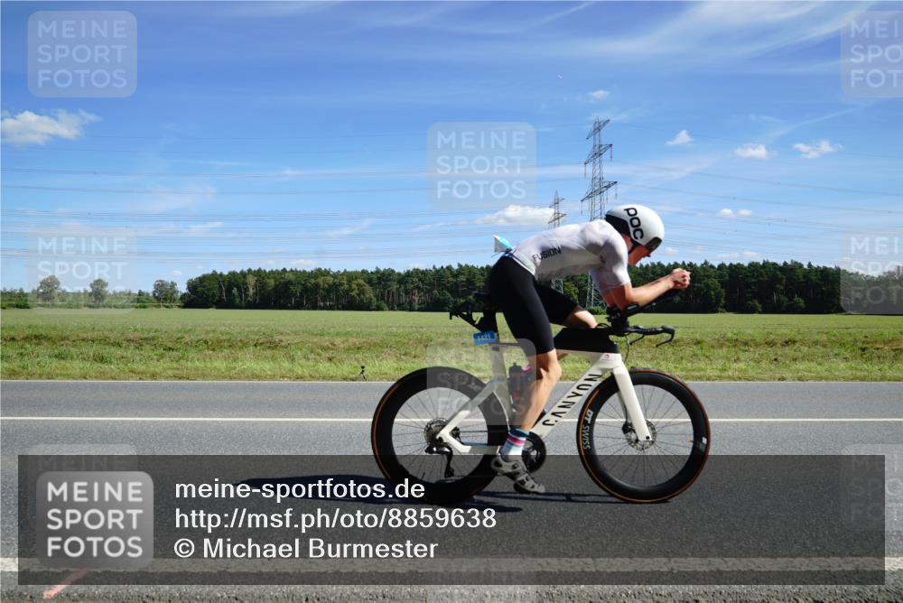 07.09.2025 - 19. Norderstedt Triathlon Michael Burmester http://msf.ph/oto/8859638 07.09.2025 13:41:38 Radfahren 1421 meine-sportfotos.de