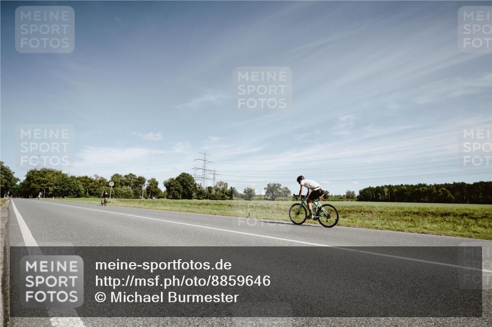 07.09.2025 - 19. Norderstedt Triathlon Michael Burmester http://msf.ph/oto/8859646 07.09.2025 12:46:19 Radfahren 346 meine-sportfotos.de