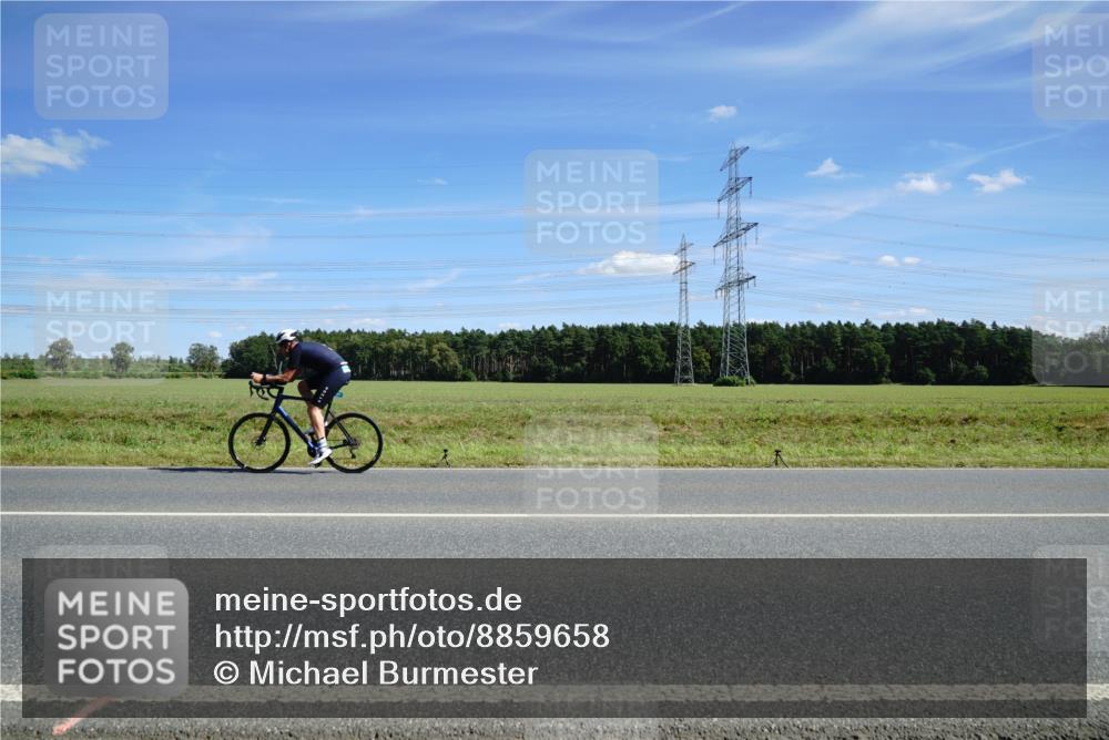 07.09.2025 - 19. Norderstedt Triathlon Michael Burmester http://msf.ph/oto/8859658 07.09.2025 13:41:53 Radfahren 962 meine-sportfotos.de