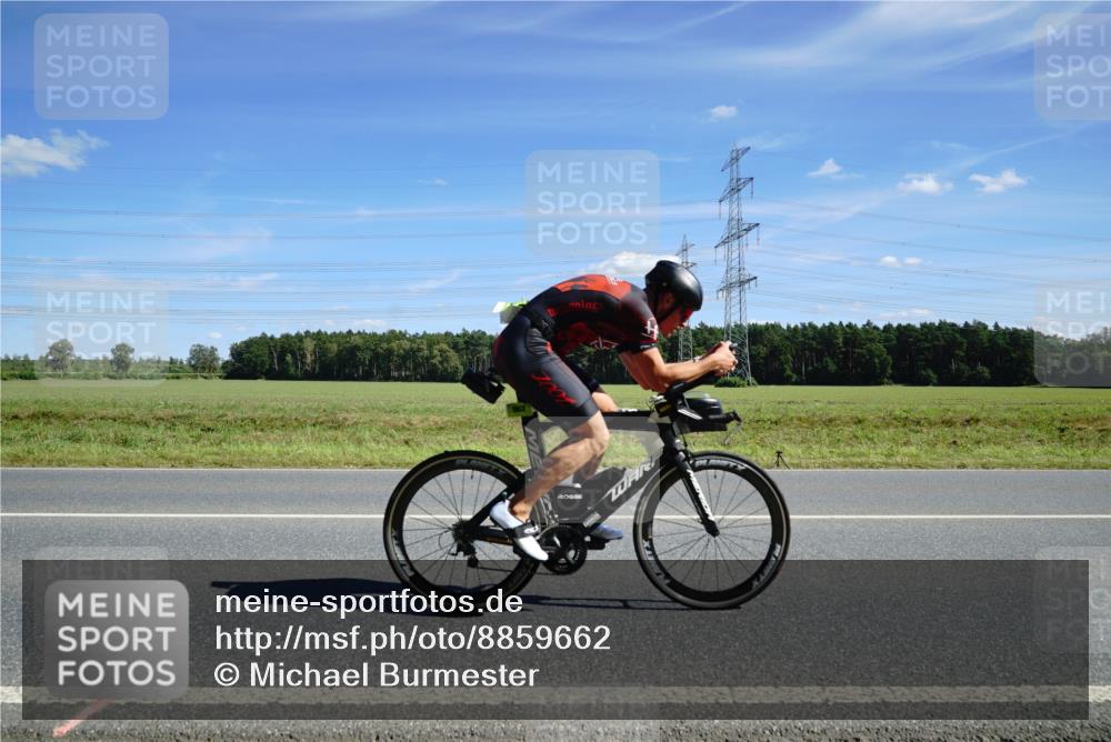 07.09.2025 - 19. Norderstedt Triathlon Michael Burmester http://msf.ph/oto/8859662 07.09.2025 13:41:54 Radfahren 962 meine-sportfotos.de