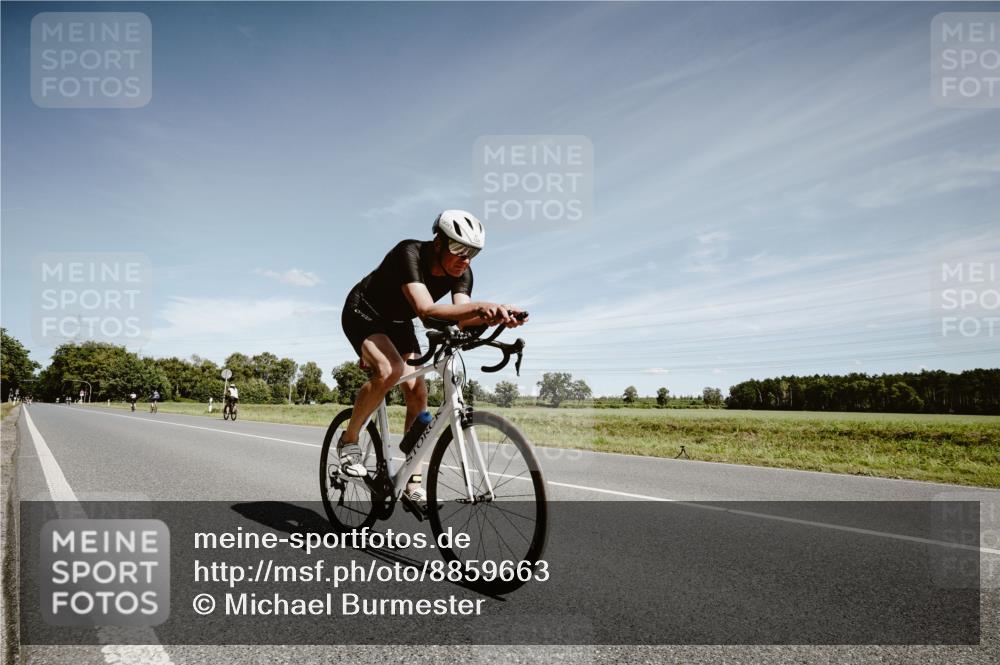 07.09.2025 - 19. Norderstedt Triathlon Michael Burmester http://msf.ph/oto/8859663 07.09.2025 12:46:40 Radfahren 1326 meine-sportfotos.de