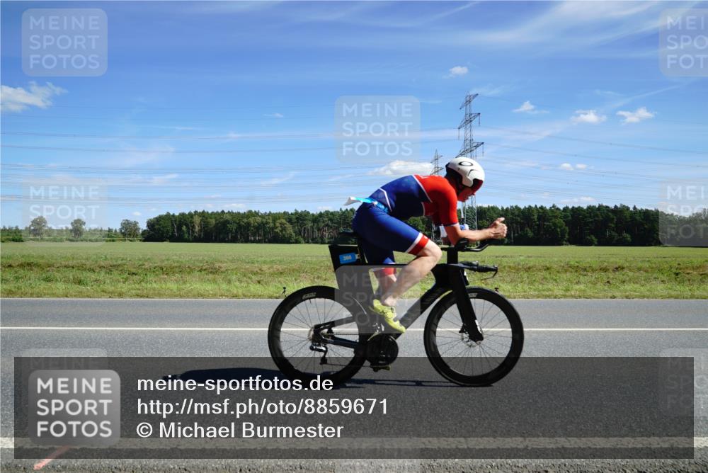 07.09.2025 - 19. Norderstedt Triathlon Michael Burmester http://msf.ph/oto/8859671 07.09.2025 13:41:58 Radfahren 366 meine-sportfotos.de
