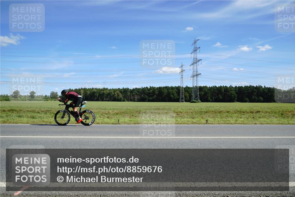 07.09.2025 - 19. Norderstedt Triathlon Michael Burmester http://msf.ph/oto/8859676 07.09.2025 13:42:05 Radfahren 1041 meine-sportfotos.de