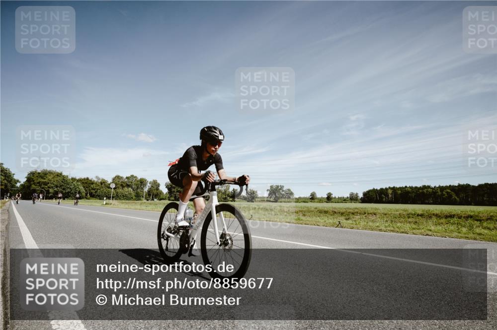 07.09.2025 - 19. Norderstedt Triathlon Michael Burmester http://msf.ph/oto/8859677 07.09.2025 12:46:52 Radfahren 718 meine-sportfotos.de