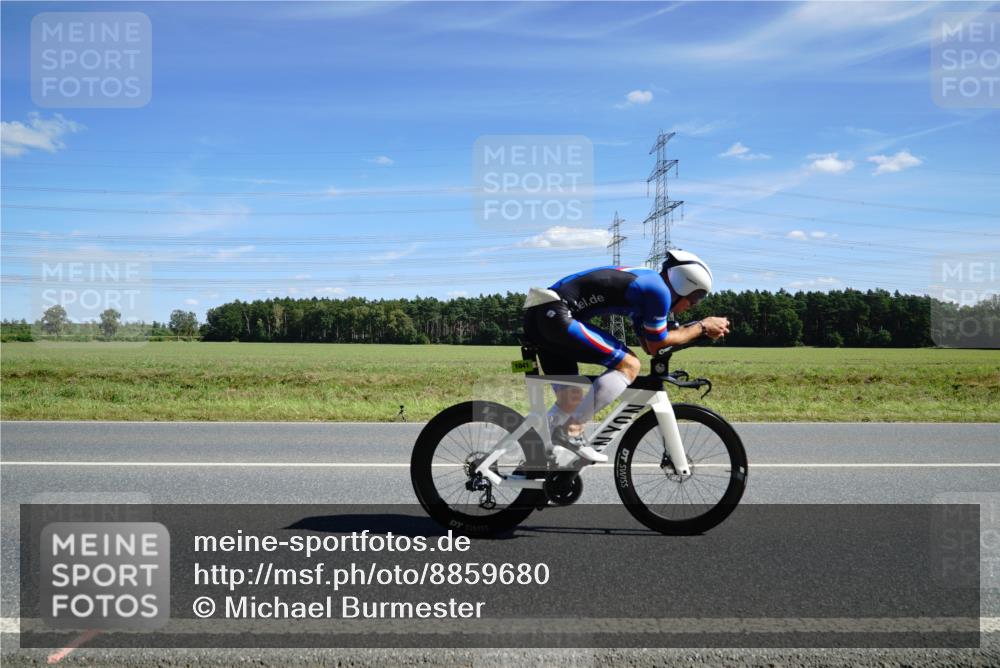 07.09.2025 - 19. Norderstedt Triathlon Michael Burmester http://msf.ph/oto/8859680 07.09.2025 13:42:08 Radfahren 979, 1041 meine-sportfotos.de