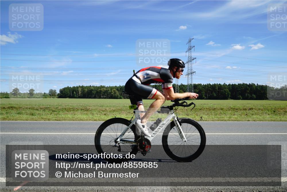 07.09.2025 - 19. Norderstedt Triathlon Michael Burmester http://msf.ph/oto/8859685 07.09.2025 13:42:11 Radfahren 979, 1041 meine-sportfotos.de
