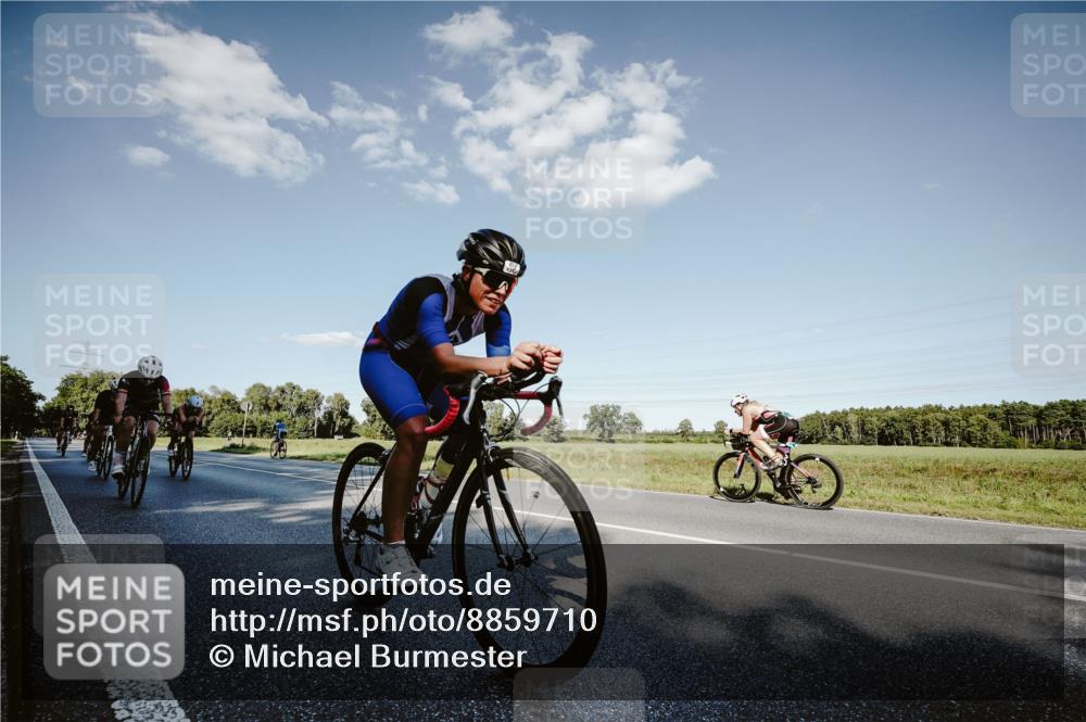 07.09.2025 - 19. Norderstedt Triathlon Michael Burmester http://msf.ph/oto/8859710 07.09.2025 15:48:09 Radfahren 381, 406, 425, 1051, 1065, 1073, 1531, 1563 meine-sportfotos.de