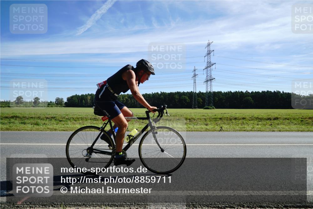 07.09.2025 - 19. Norderstedt Triathlon Michael Burmester http://msf.ph/oto/8859711 07.09.2025 11:41:22 Radfahren 140, 259, 296, 1279 meine-sportfotos.de