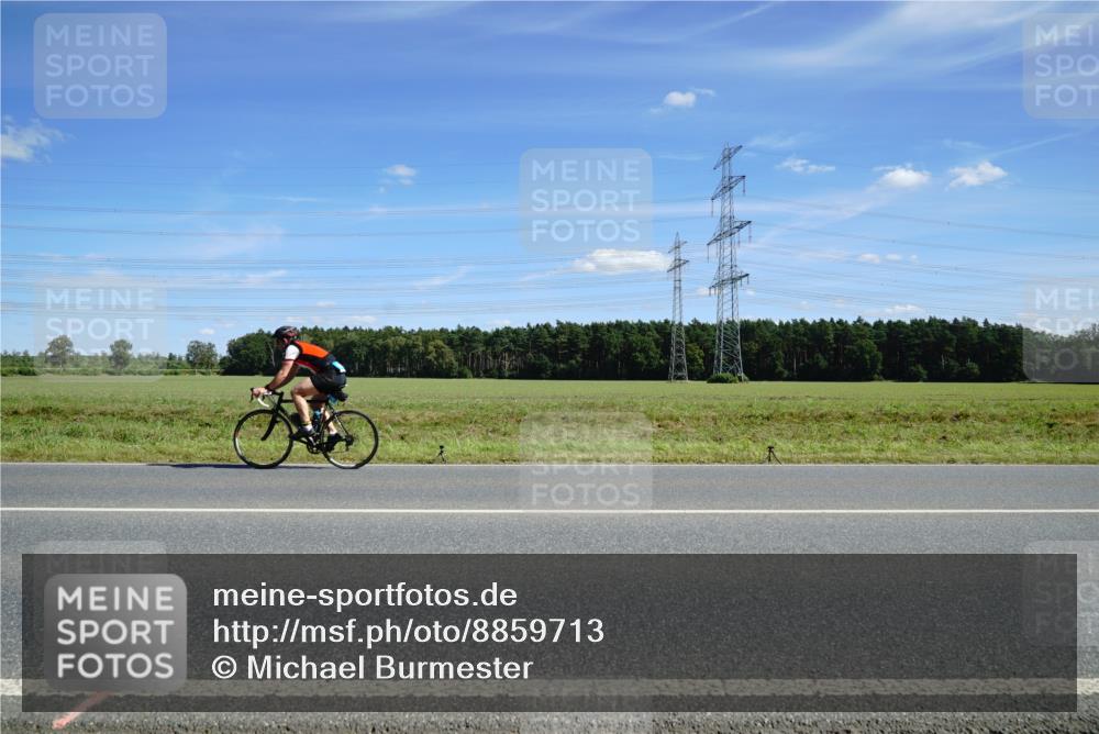 07.09.2025 - 19. Norderstedt Triathlon Michael Burmester http://msf.ph/oto/8859713 07.09.2025 13:42:31 Radfahren  meine-sportfotos.de