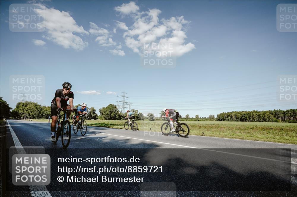07.09.2025 - 19. Norderstedt Triathlon Michael Burmester http://msf.ph/oto/8859721 07.09.2025 15:48:11 Radfahren 381, 425, 1051, 1065, 1073, 1531, 1563 meine-sportfotos.de