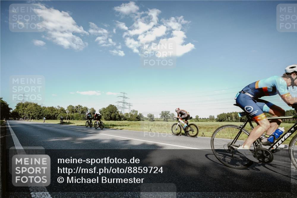 07.09.2025 - 19. Norderstedt Triathlon Michael Burmester http://msf.ph/oto/8859724 07.09.2025 15:48:12 Radfahren 381, 425, 1051, 1065, 1073, 1563 meine-sportfotos.de