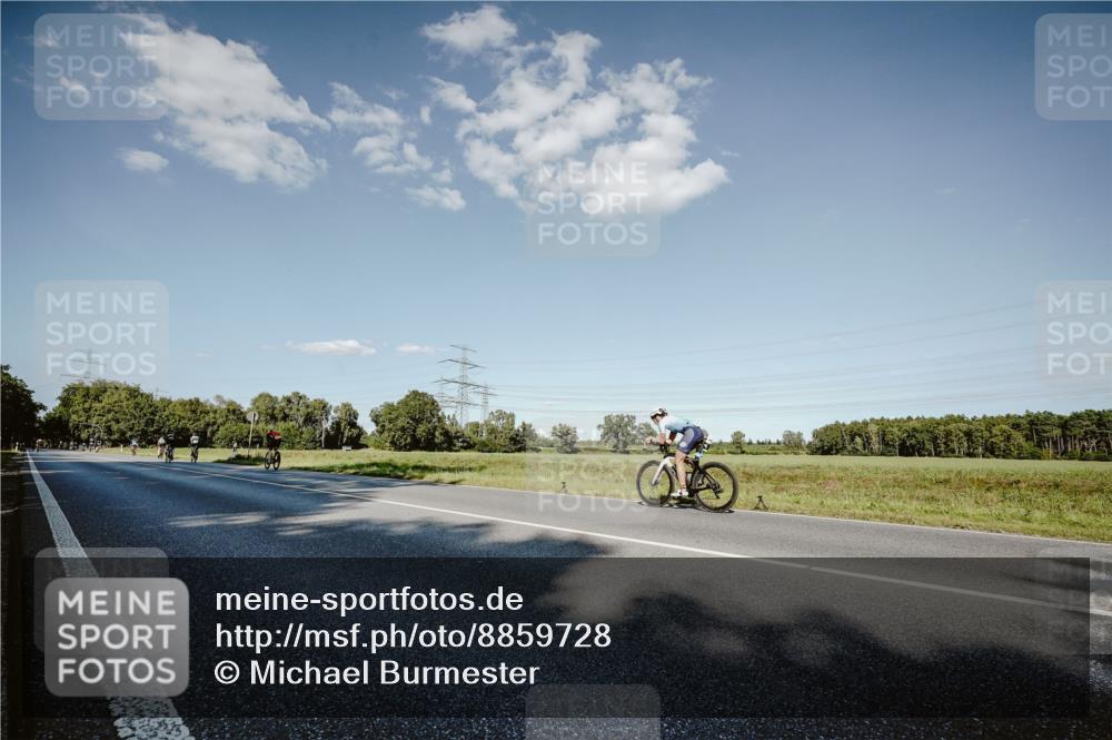 07.09.2025 - 19. Norderstedt Triathlon Michael Burmester http://msf.ph/oto/8859728 07.09.2025 15:48:13 Radfahren 381, 425, 1073 meine-sportfotos.de