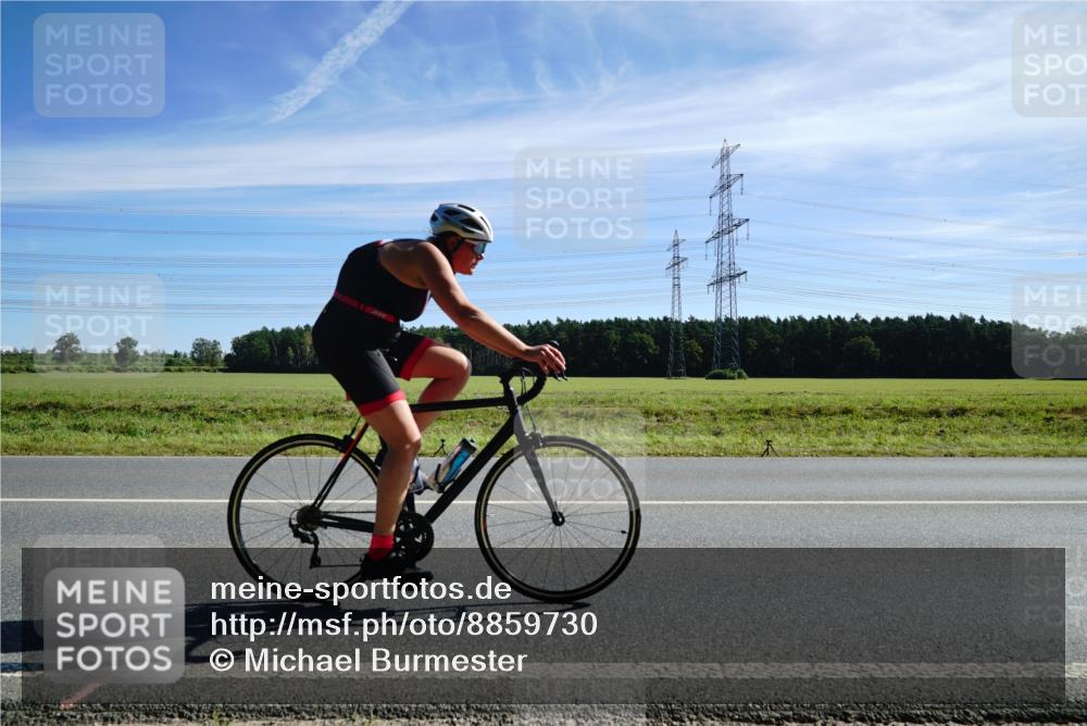 07.09.2025 - 19. Norderstedt Triathlon Michael Burmester http://msf.ph/oto/8859730 07.09.2025 11:41:30 Radfahren 1381 meine-sportfotos.de