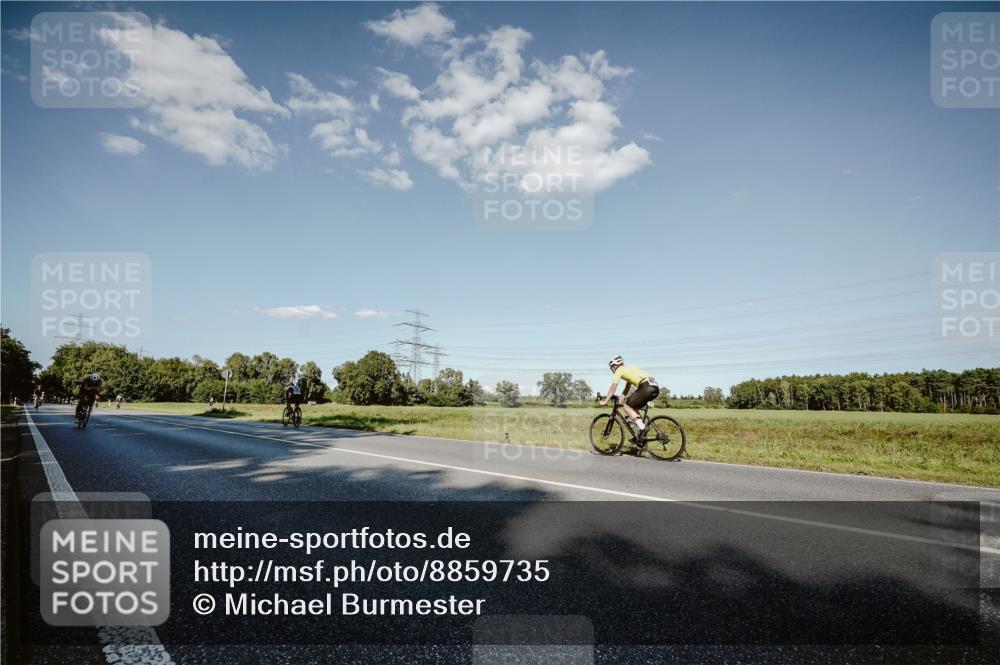07.09.2025 - 19. Norderstedt Triathlon Michael Burmester http://msf.ph/oto/8859735 07.09.2025 15:48:19 Radfahren 1064 meine-sportfotos.de
