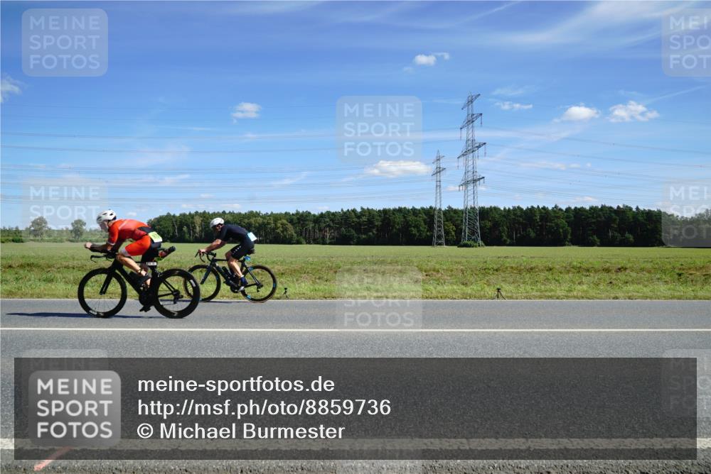 07.09.2025 - 19. Norderstedt Triathlon Michael Burmester http://msf.ph/oto/8859736 07.09.2025 13:42:53 Radfahren 1040 meine-sportfotos.de
