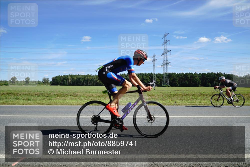 07.09.2025 - 19. Norderstedt Triathlon Michael Burmester http://msf.ph/oto/8859741 07.09.2025 13:42:55 Radfahren 1040 meine-sportfotos.de