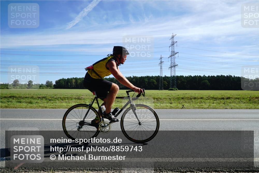 07.09.2025 - 19. Norderstedt Triathlon Michael Burmester http://msf.ph/oto/8859743 07.09.2025 11:41:39 Radfahren 703, 807, 1218 meine-sportfotos.de