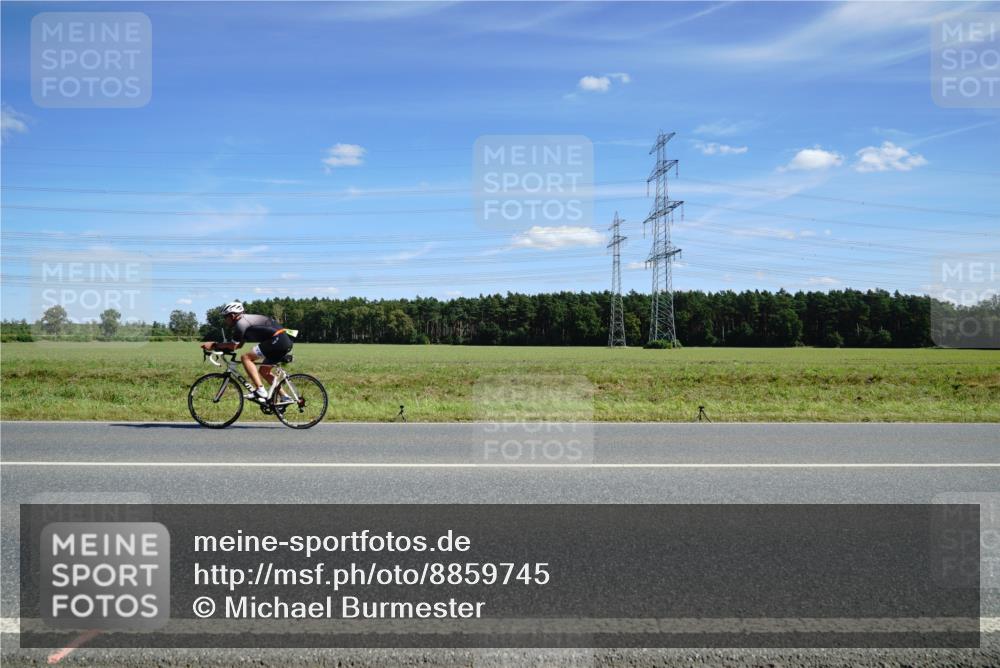 07.09.2025 - 19. Norderstedt Triathlon Michael Burmester http://msf.ph/oto/8859745 07.09.2025 13:42:56 Radfahren 1040 meine-sportfotos.de