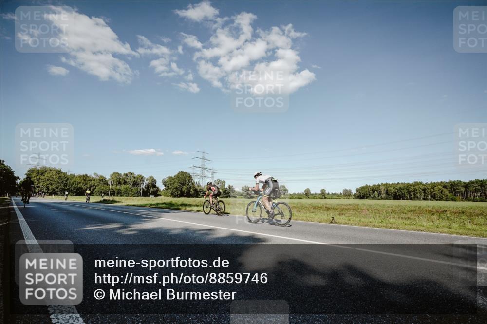 07.09.2025 - 19. Norderstedt Triathlon Michael Burmester http://msf.ph/oto/8859746 07.09.2025 15:48:22 Radfahren 1064, 1516 meine-sportfotos.de