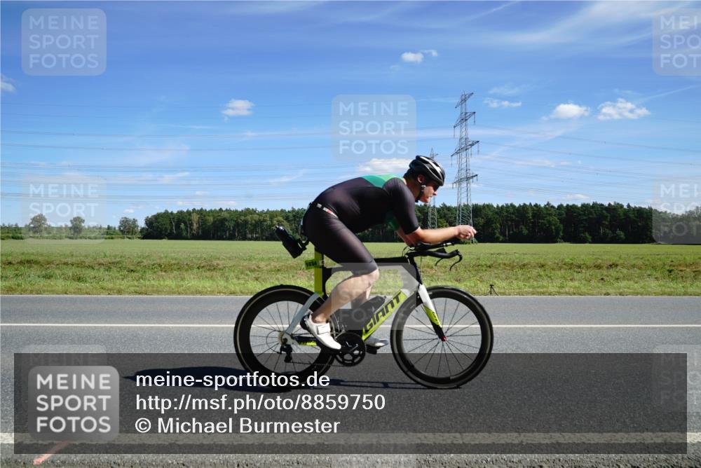 07.09.2025 - 19. Norderstedt Triathlon Michael Burmester http://msf.ph/oto/8859750 07.09.2025 13:43:02 Radfahren 1034 meine-sportfotos.de