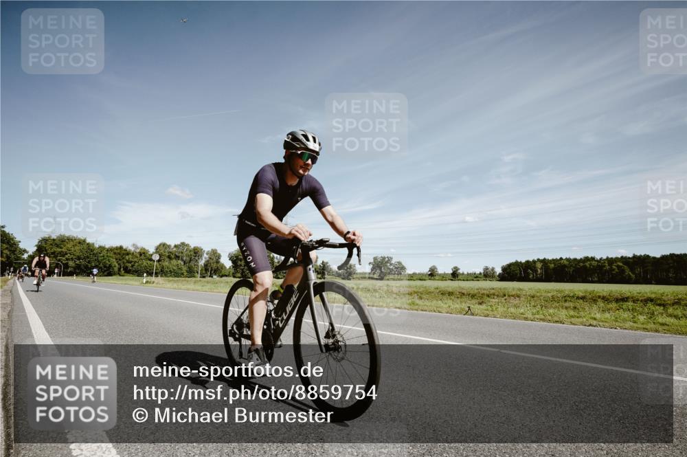07.09.2025 - 19. Norderstedt Triathlon Michael Burmester http://msf.ph/oto/8859754 07.09.2025 12:47:55 Radfahren 700, 744 meine-sportfotos.de