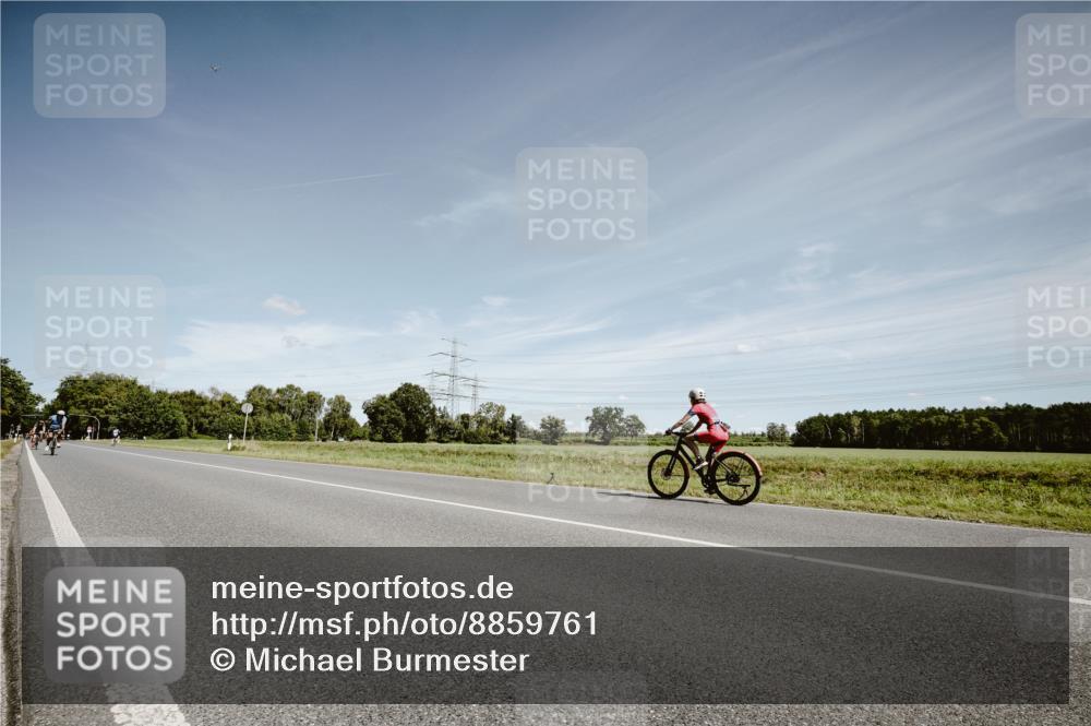 07.09.2025 - 19. Norderstedt Triathlon Michael Burmester http://msf.ph/oto/8859761 07.09.2025 12:47:58 Radfahren 700, 744 meine-sportfotos.de