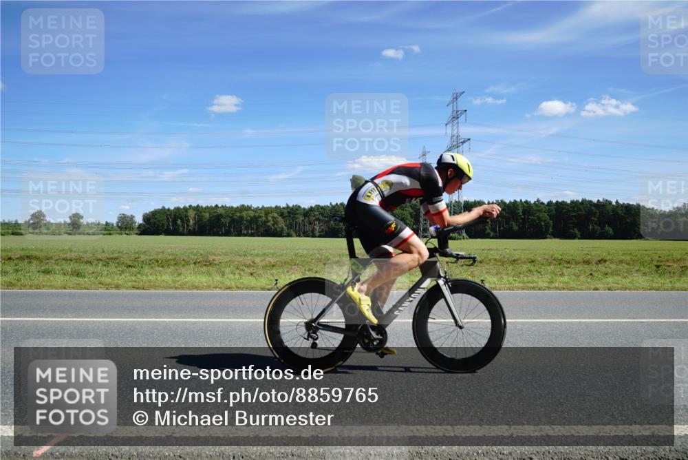 07.09.2025 - 19. Norderstedt Triathlon Michael Burmester http://msf.ph/oto/8859765 07.09.2025 13:43:18 Radfahren 978, 988 meine-sportfotos.de