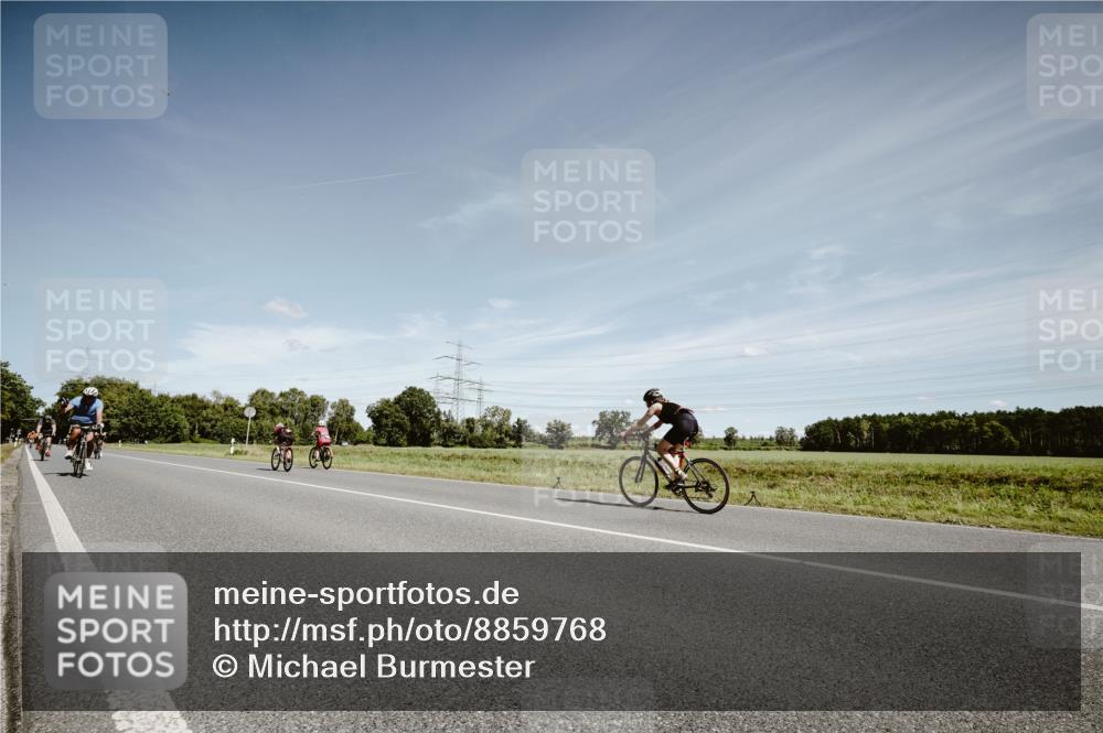 07.09.2025 - 19. Norderstedt Triathlon Michael Burmester http://msf.ph/oto/8859768 07.09.2025 12:48:00 Radfahren 277, 304, 744, 1344 meine-sportfotos.de