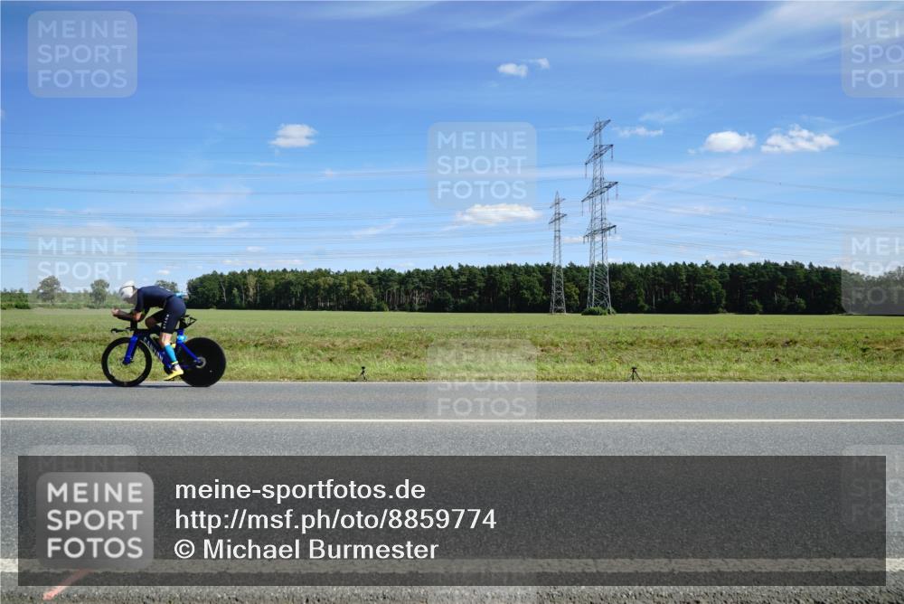 07.09.2025 - 19. Norderstedt Triathlon Michael Burmester http://msf.ph/oto/8859774 07.09.2025 13:43:21 Radfahren 978, 984, 988 meine-sportfotos.de