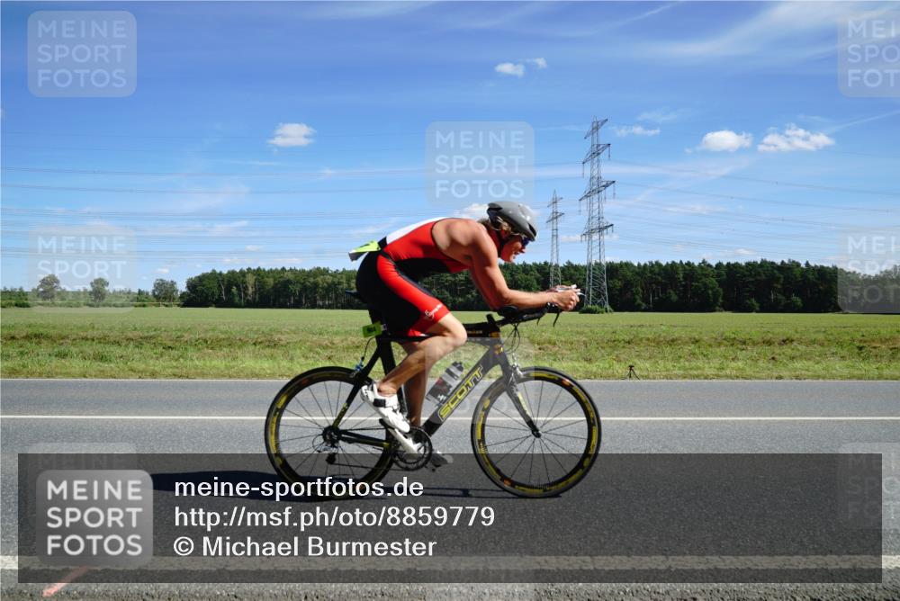 07.09.2025 - 19. Norderstedt Triathlon Michael Burmester http://msf.ph/oto/8859779 07.09.2025 13:43:21 Radfahren 978, 984, 988 meine-sportfotos.de