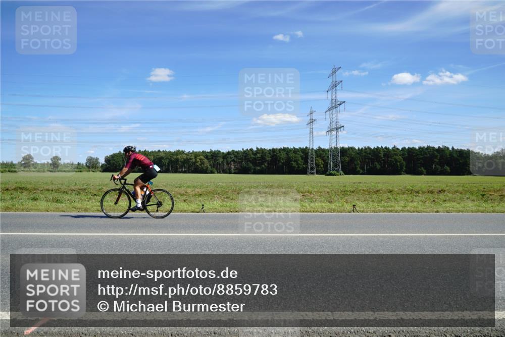 07.09.2025 - 19. Norderstedt Triathlon Michael Burmester http://msf.ph/oto/8859783 07.09.2025 13:43:30 Radfahren 960, 1468 meine-sportfotos.de