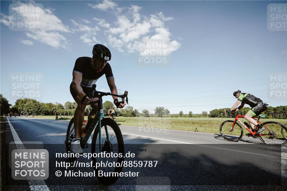 07.09.2025 - 19. Norderstedt Triathlon Michael Burmester http://msf.ph/oto/8859787 07.09.2025 15:48:44 Radfahren 1412 meine-sportfotos.de