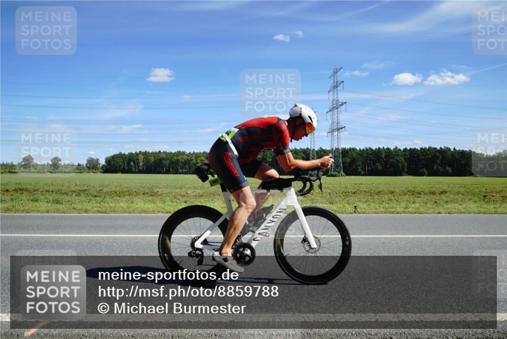 07.09.2025 - 19. Norderstedt Triathlon Michael Burmester http://msf.ph/oto/8859788 07.09.2025 13:43:31 Radfahren 960, 1468 meine-sportfotos.de
